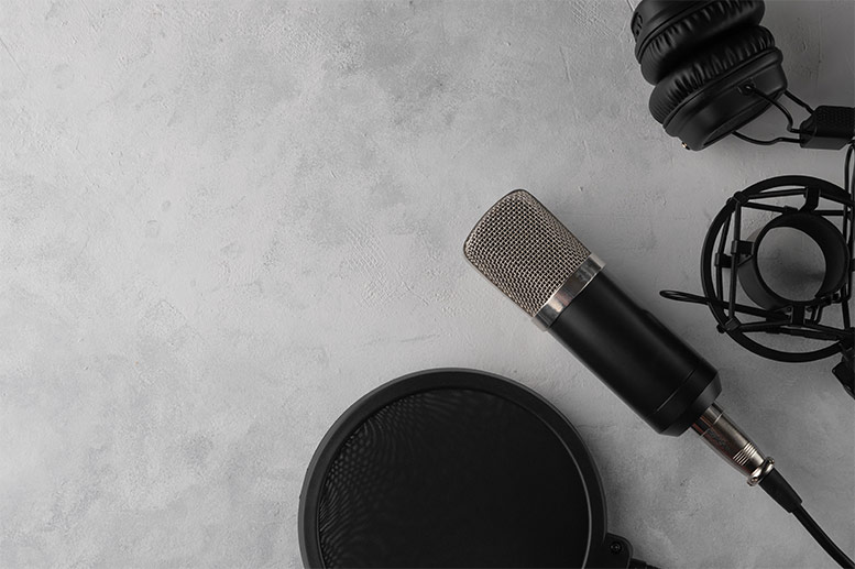 microphone and podcasting peripherals